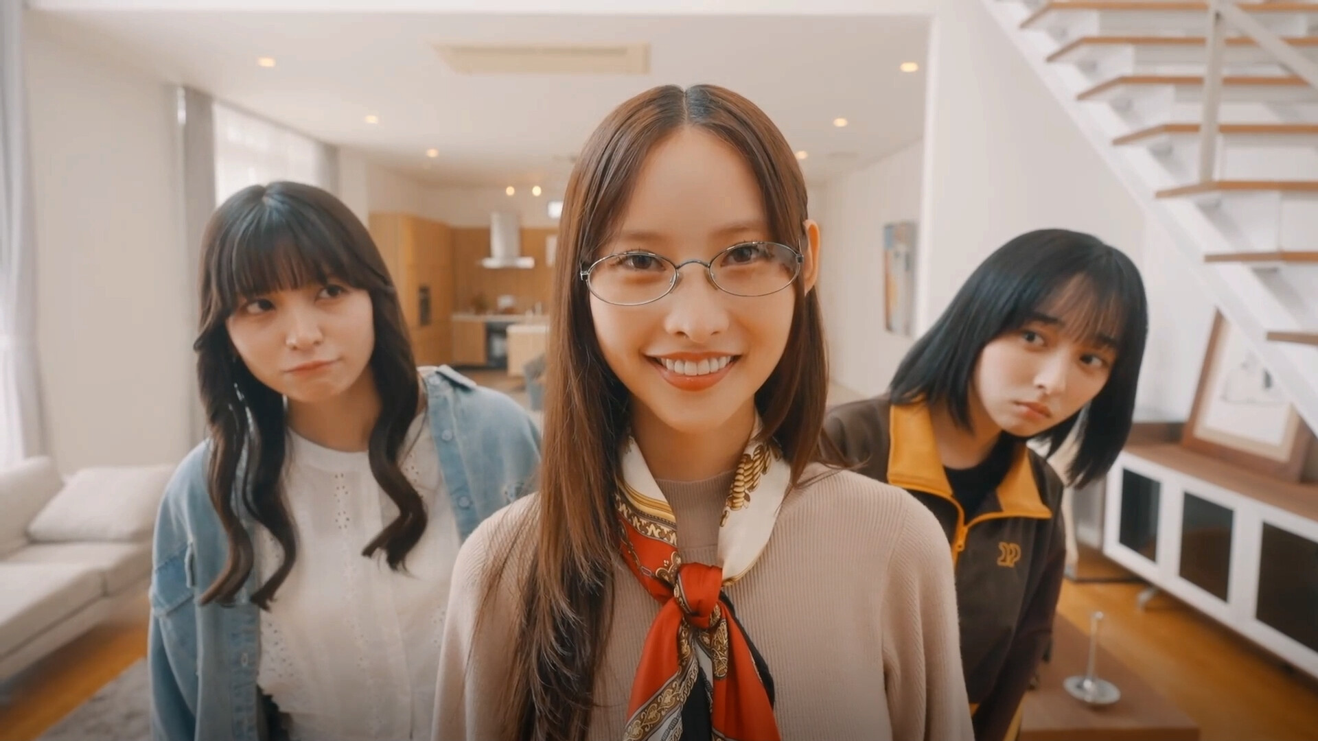 嘟嘟嘟~恋爱信号响不停，美女室友们教我如何淡定？/Roommates, Romance, and Ringing Hearts  第3张