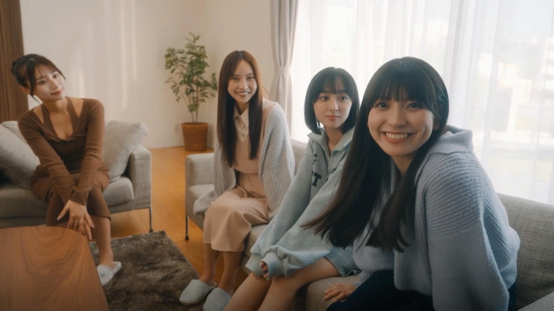 嘟嘟嘟~恋爱信号响不停，美女室友们教我如何淡定？/Roommates, Romance, and Ringing Hearts  第5张