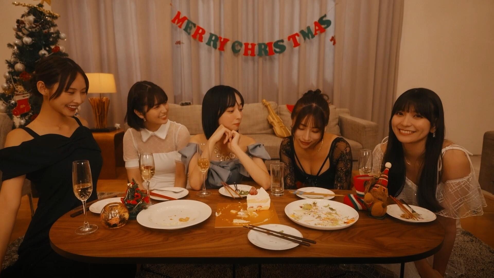 嘟嘟嘟~恋爱信号响不停，美女室友们教我如何淡定？/Roommates, Romance, and Ringing Hearts  第2张